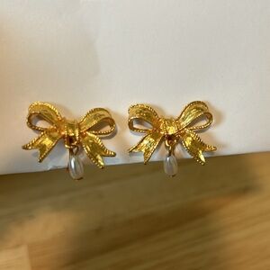 Vintage clip on bow and pearl earrings